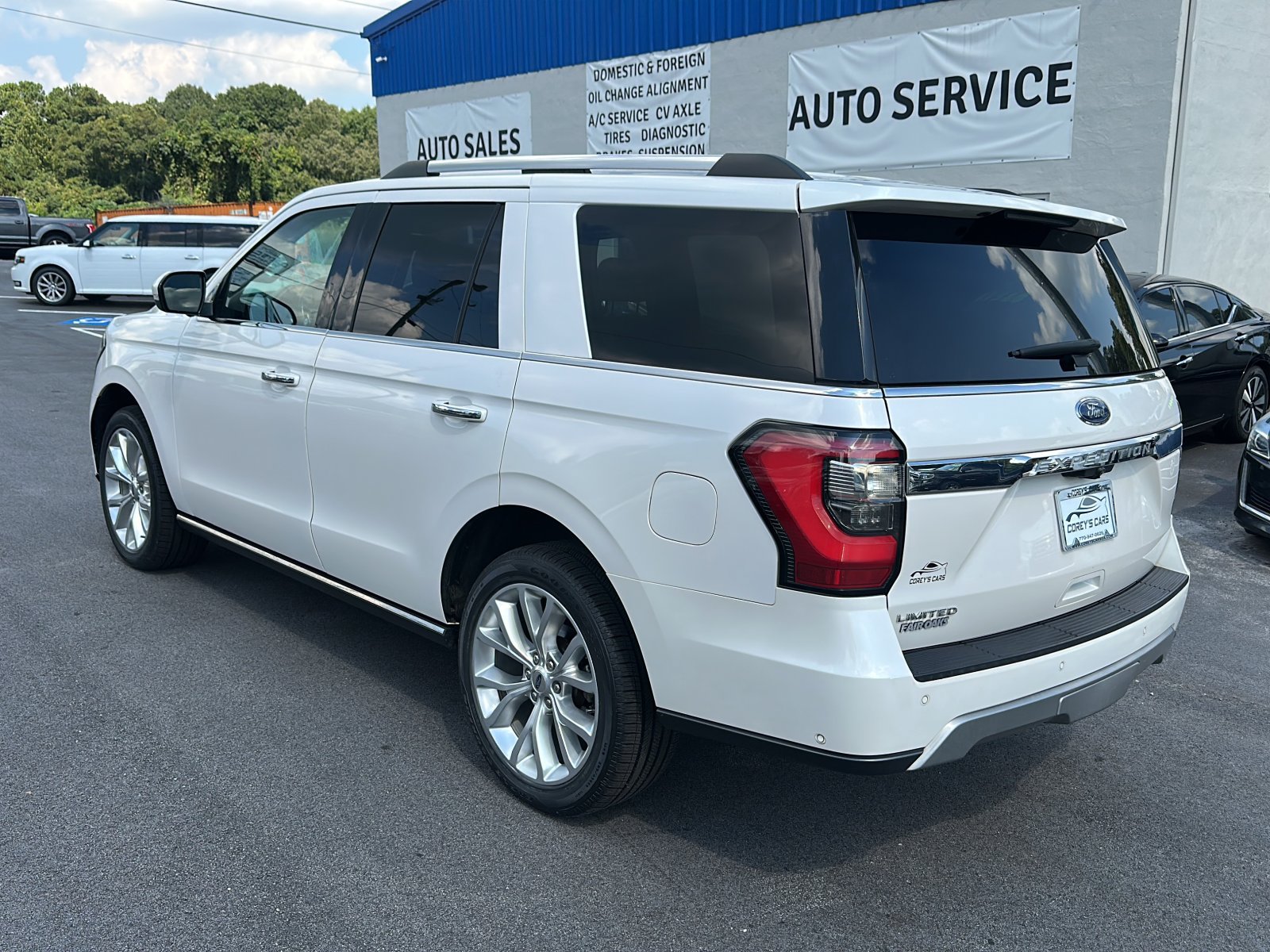Used 2019 Ford Expedition Limited w/ Equipment Group 302A AWD/4WD image 3