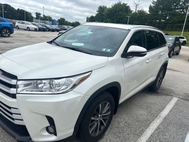 Used 2019 Toyota Highlander XLE AWD/4WD image 2
