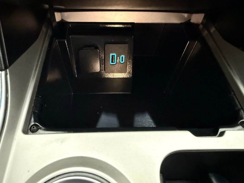 Used 2022 Ford Explorer XLT w/ Equipment Group 202A image 40