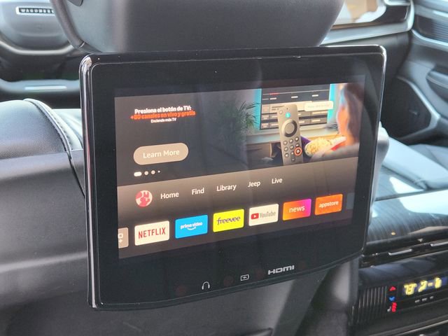 Certified 2022 Jeep Wagoneer Series III w/ Rear Seat Video Group 1 image 30