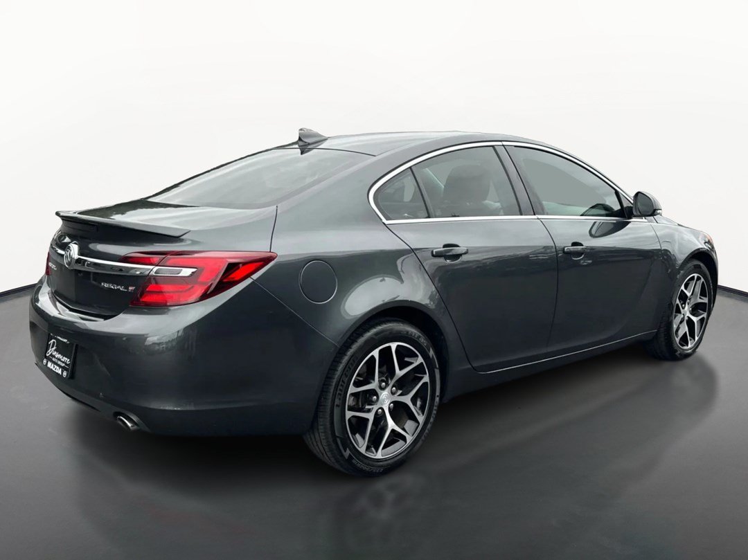 Used 2017 Buick Regal Sport Touring FWD image 3