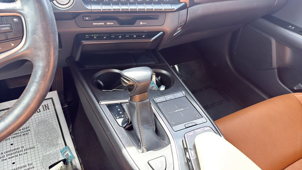 Used 2021 Lexus UX 200 w/ Premium Package FWD image 15