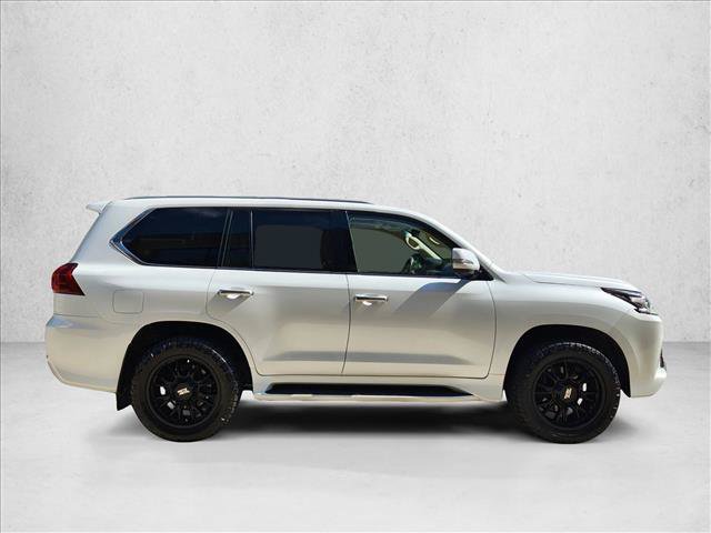 Used 2016 Lexus LX 570 4WD w/ Luxury Package image 4