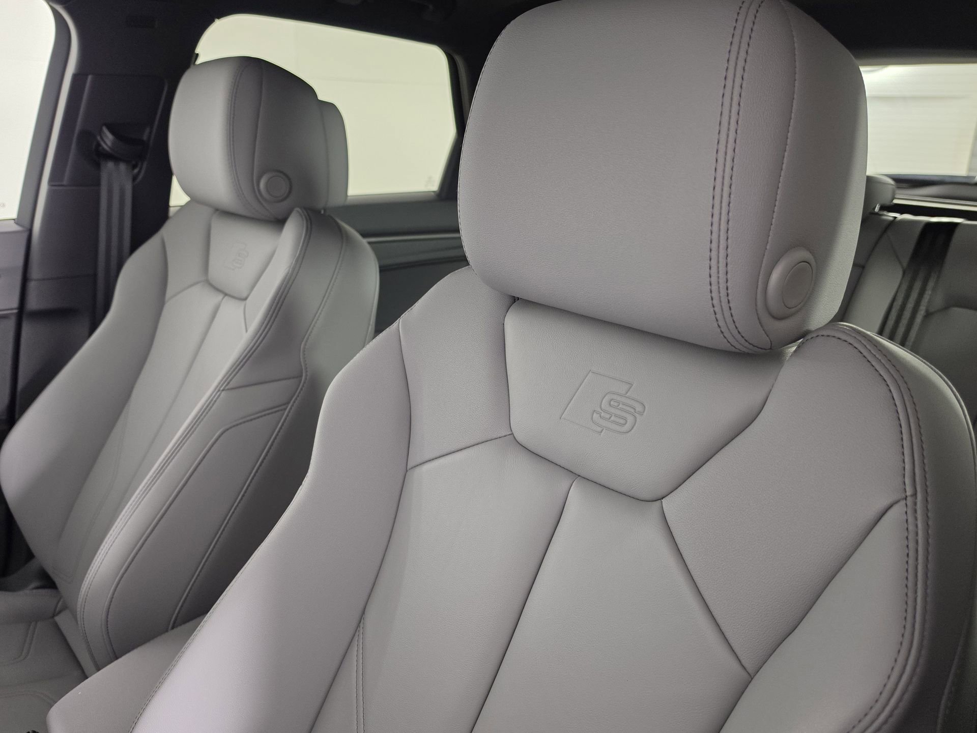Certified 2025 Audi Q3 2.0T Premium w/ Convenience Package AWD/4WD image 17