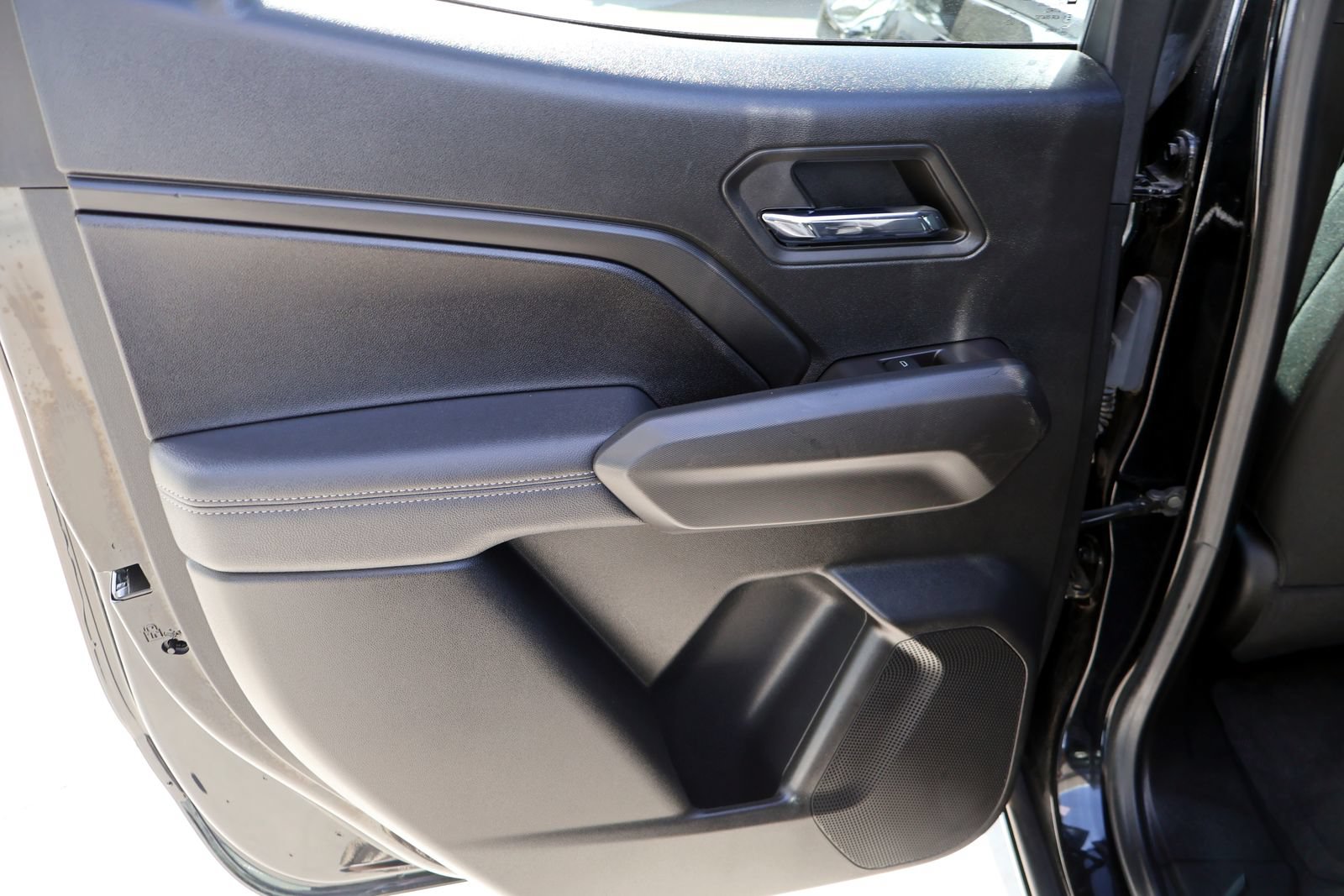 Used 2024 Chevrolet Colorado LT w/ LT Convenience Package II RWD image 13
