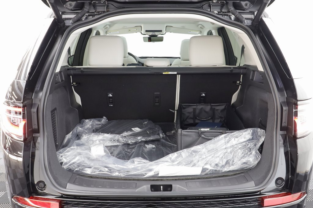 New 2025 Land Rover Discovery Sport S image 18