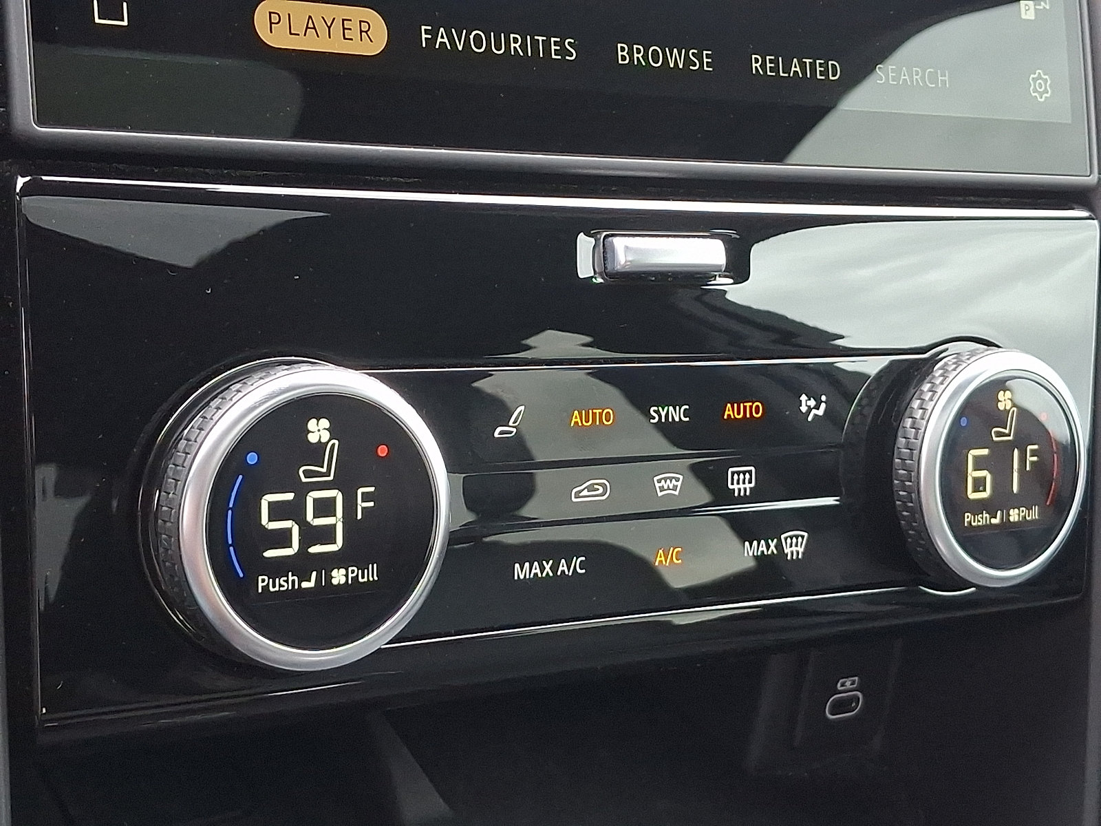 Used 2025 Land Rover Discovery Dynamic SE AWD/4WD image 18