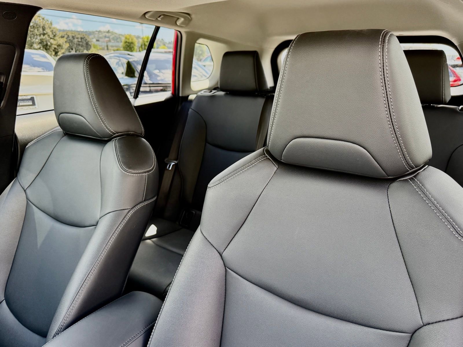 Used 2025 Toyota Corolla Cross XLE w/ Convenience Package FWD image 26
