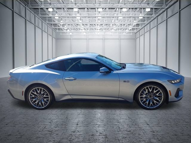 Used 2025 Ford Mustang GT Premium RWD image 4