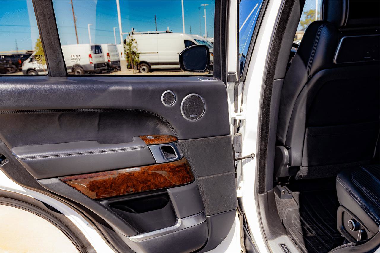 Used 2017 Land Rover Range Rover Autobiography image 16