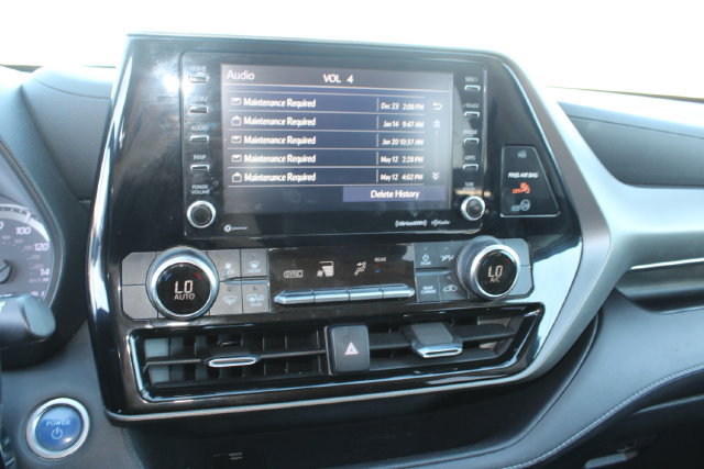 Used 2020 Toyota Highlander LE FWD image 27