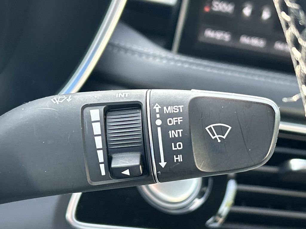 Used 2022 Genesis G70 2.0T image 29