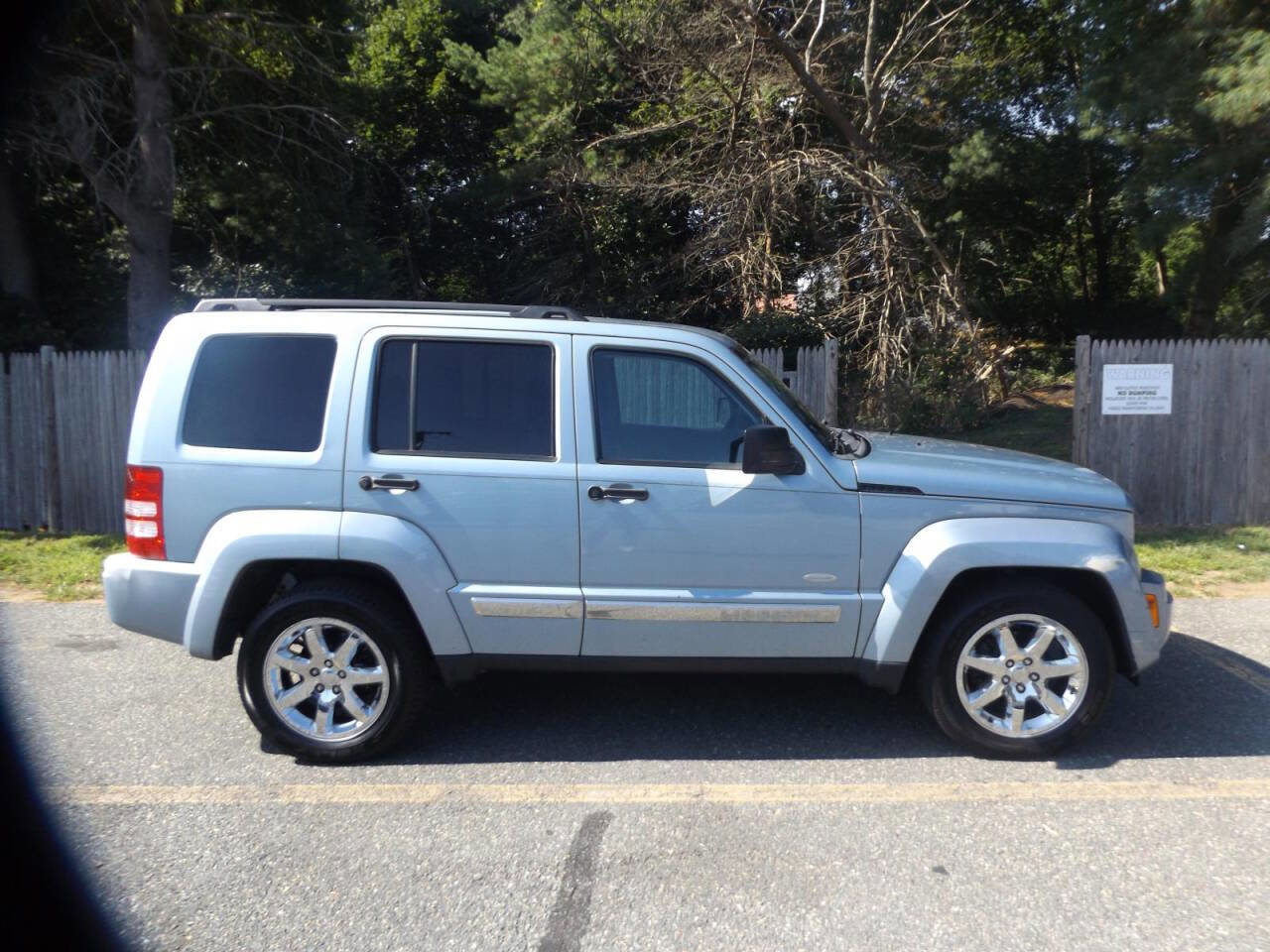 Used 2012 Jeep Liberty Sport image 9