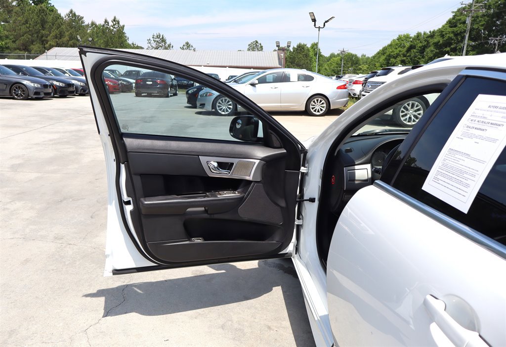 Used 2011 Jaguar XF RWD image 32