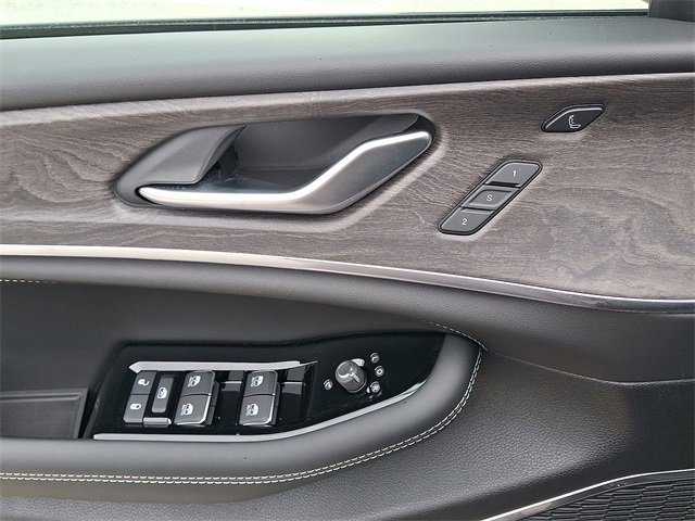 Certified 2024 Jeep Grand Cherokee Overland w/ Luxury Tech Group IV image 10