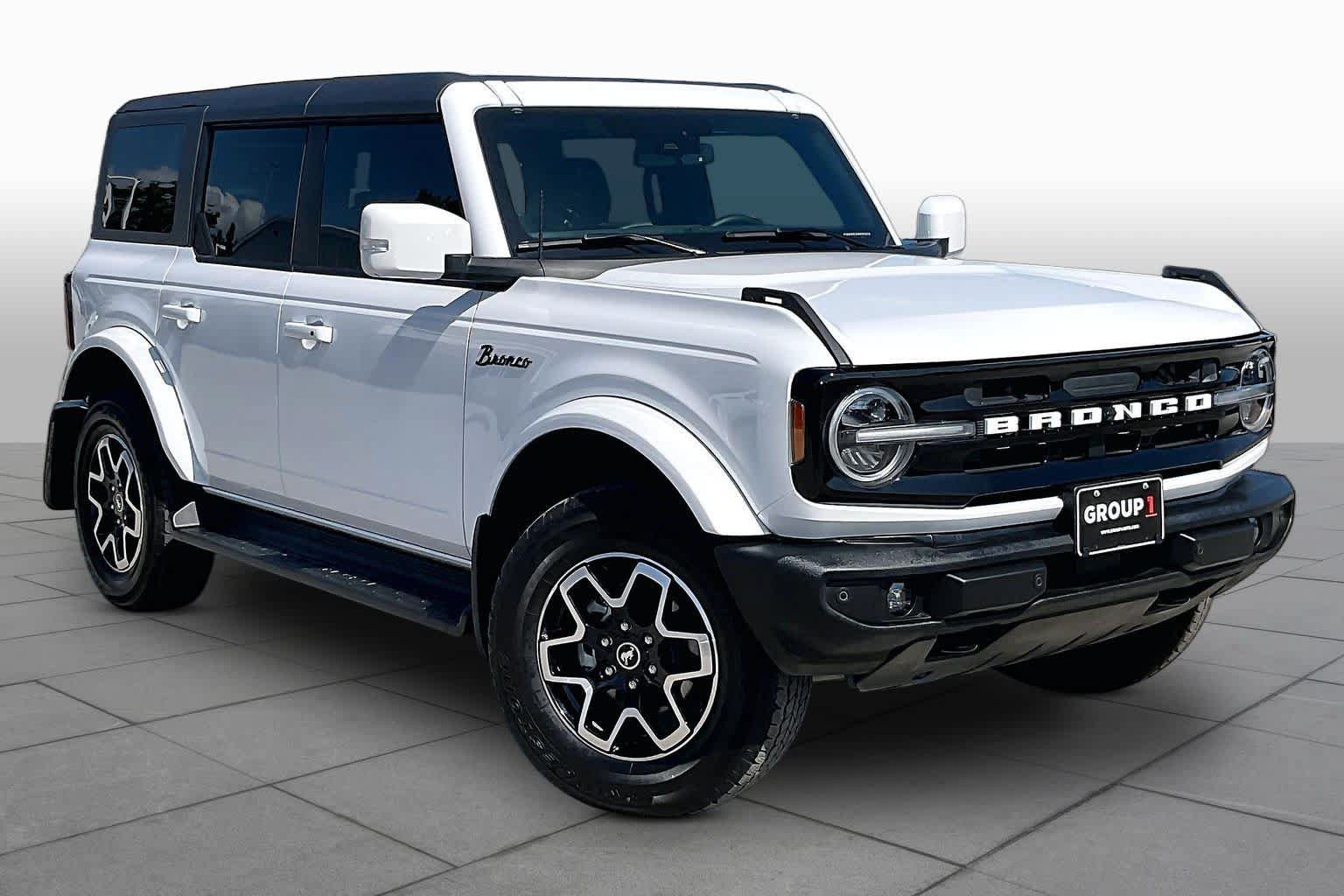 Used 2025 Ford Bronco Outer Banks AWD/4WD image 2