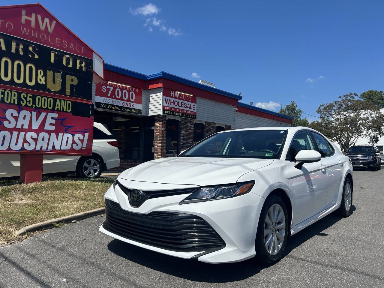 Used 2020 Toyota Camry LE image 1