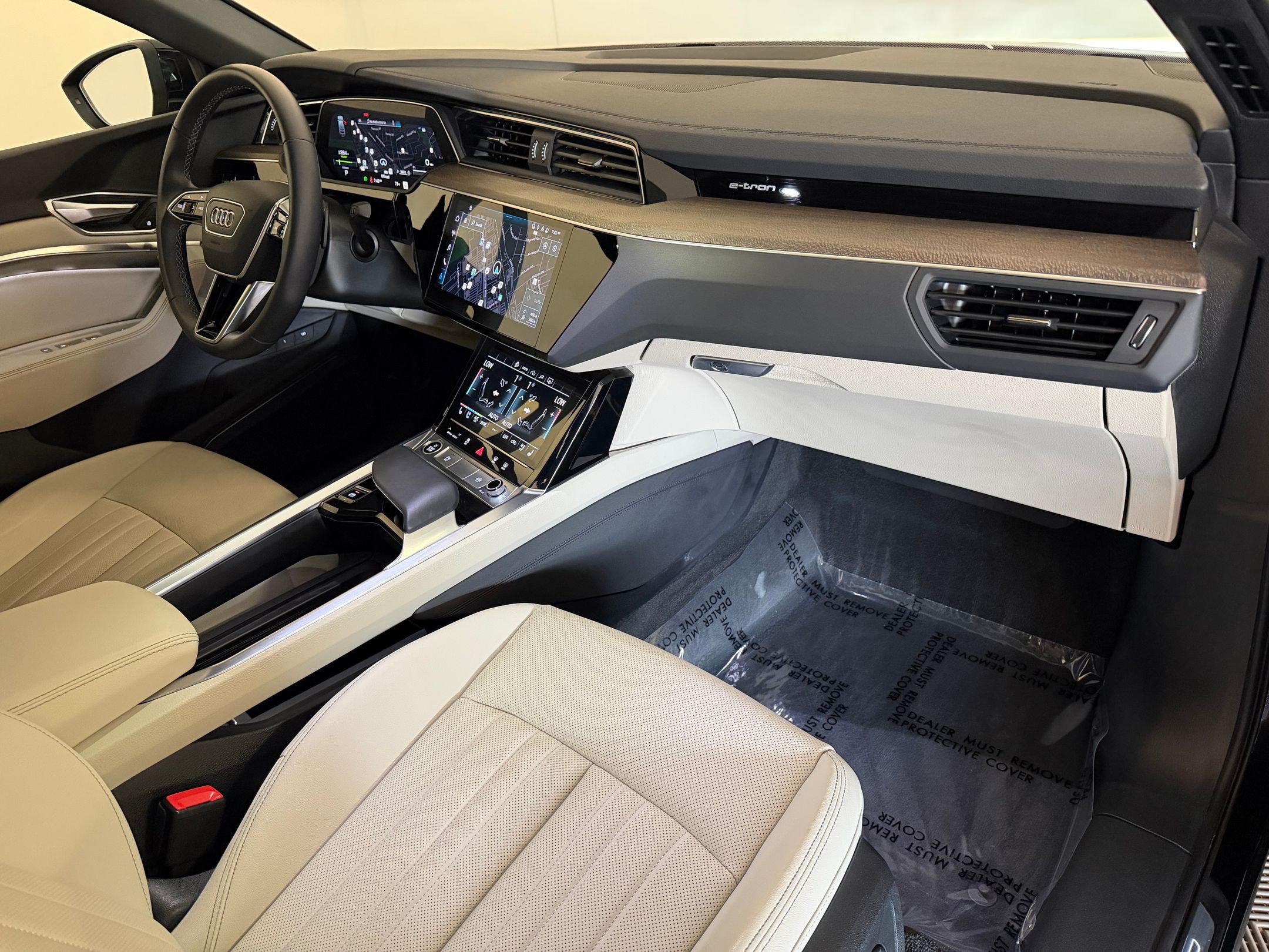 Certified 2024 Audi Q8 e-tron Premium Plus AWD/4WD image 33