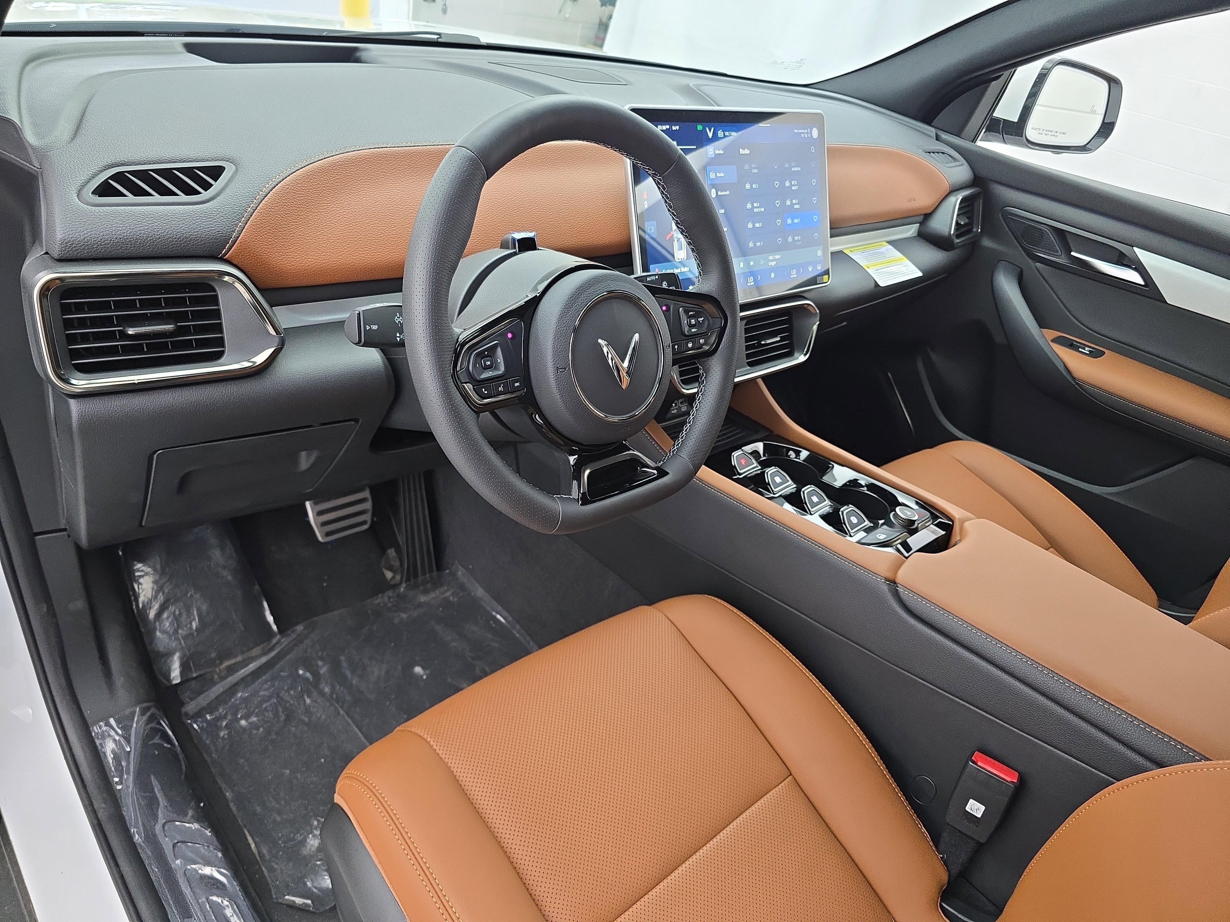 New 2025 VinFast VF 8 Plus image 16