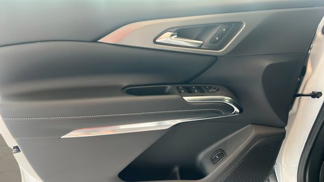 New 2027 Chevrolet Traverse LT w/ Sun and Wheel Package FWD image 21