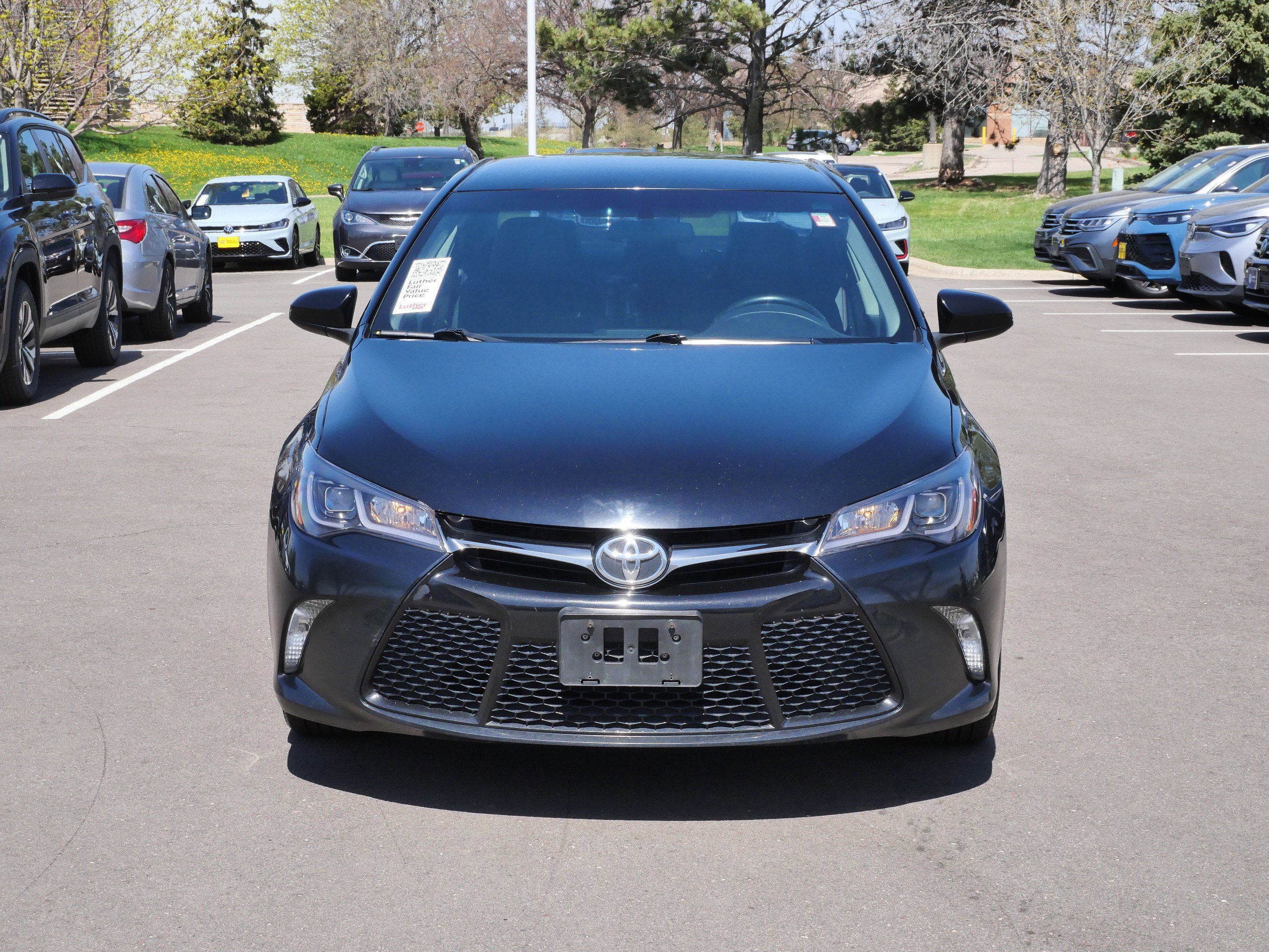 Used 2016 Toyota Camry SE FWD image 2