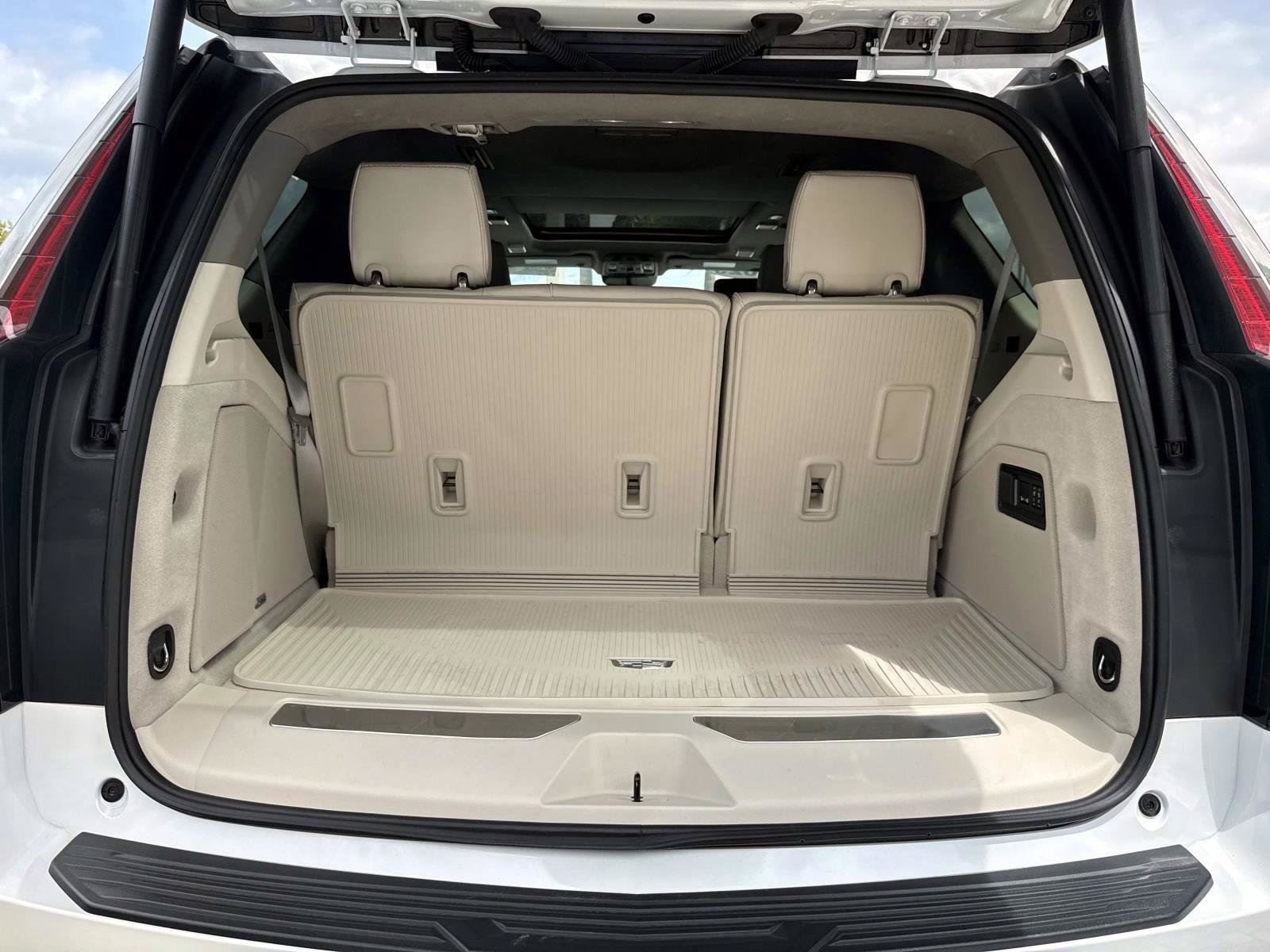 Used 2024 Cadillac Escalade Sport Platinum RWD image 11