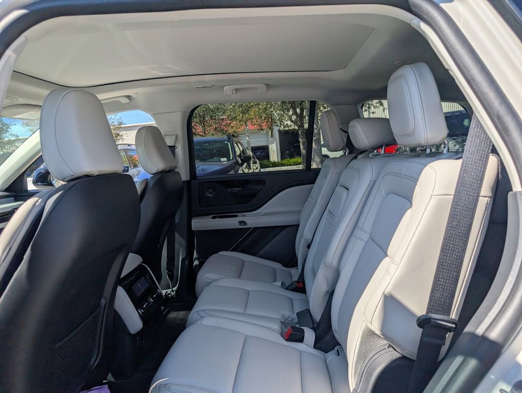 Used 2025 Lincoln Aviator Reserve w/ Illumination Package image 13