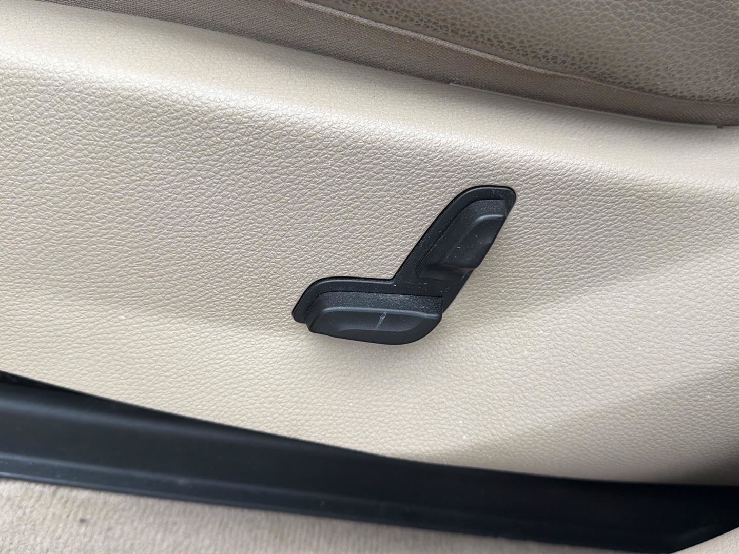 Used 2010 Mercedes-Benz GLK 350 4MATIC image 11