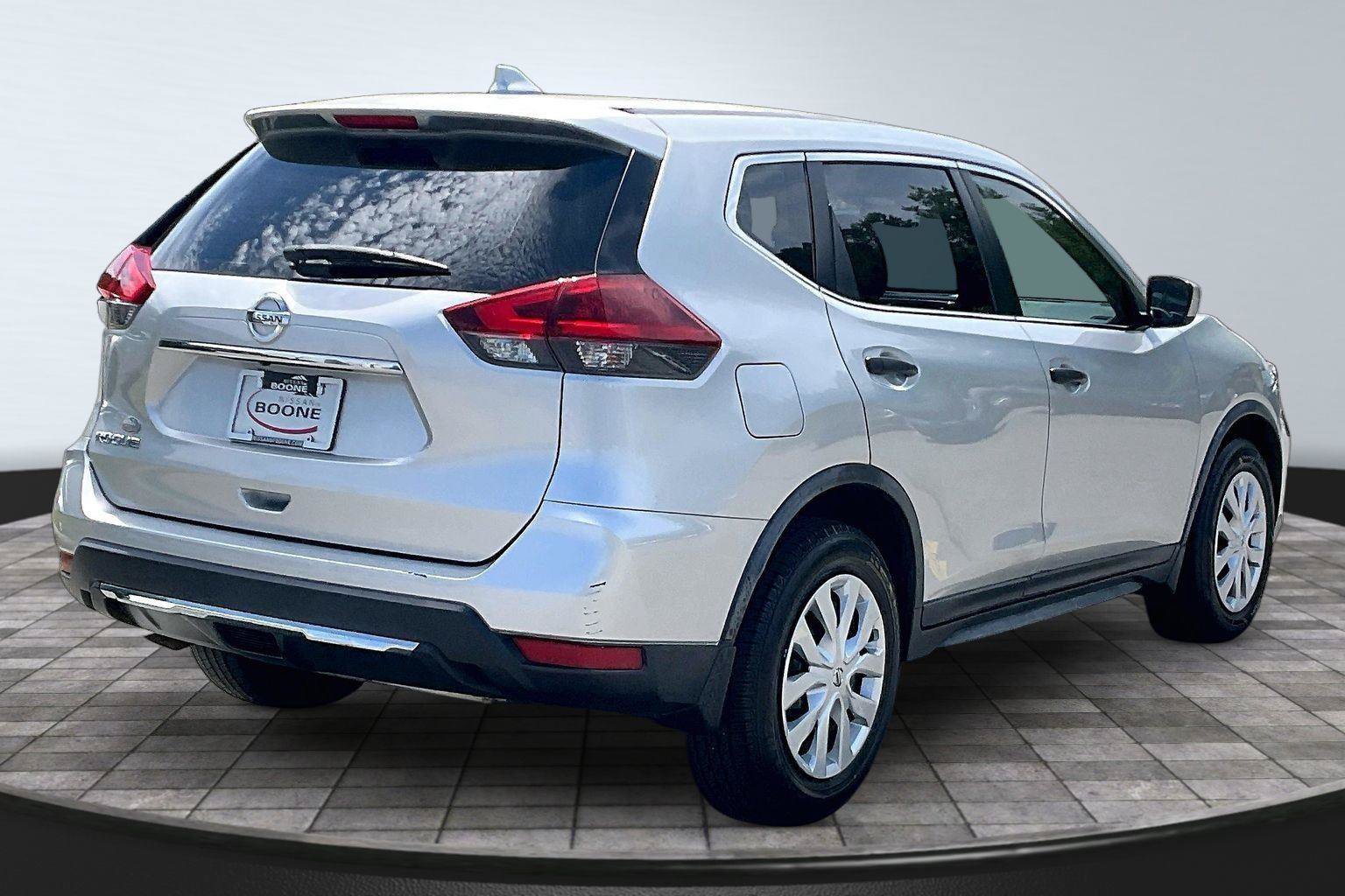 Used 2020 Nissan Rogue S FWD image 13