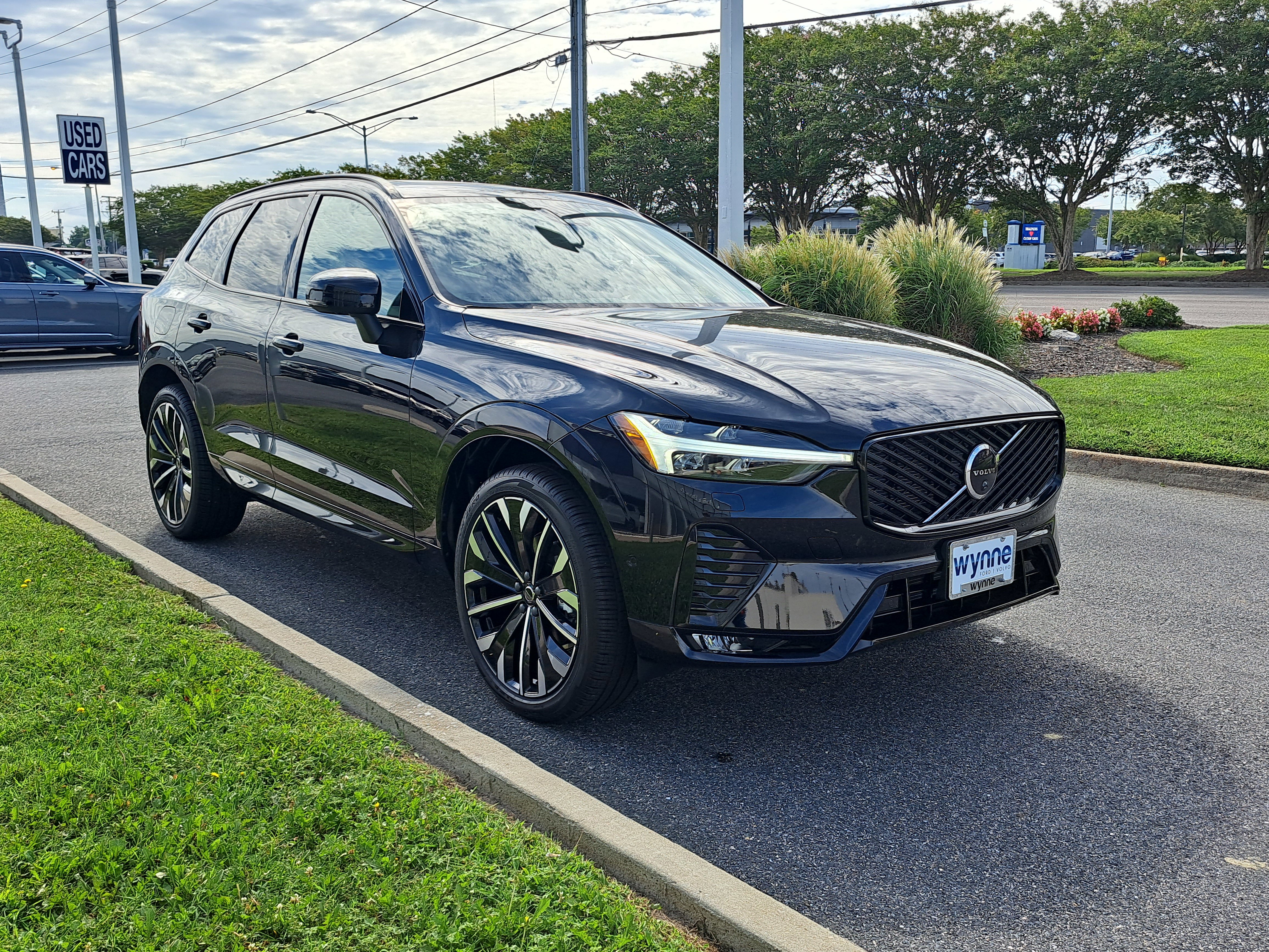 New 2026 Volvo XC60 B5 Ultra w/ Protection Package Premier image 2