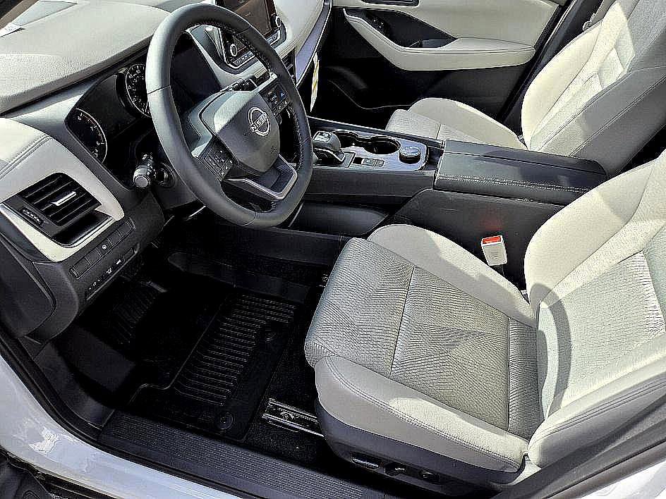 New 2025 Nissan Rogue SV image 8