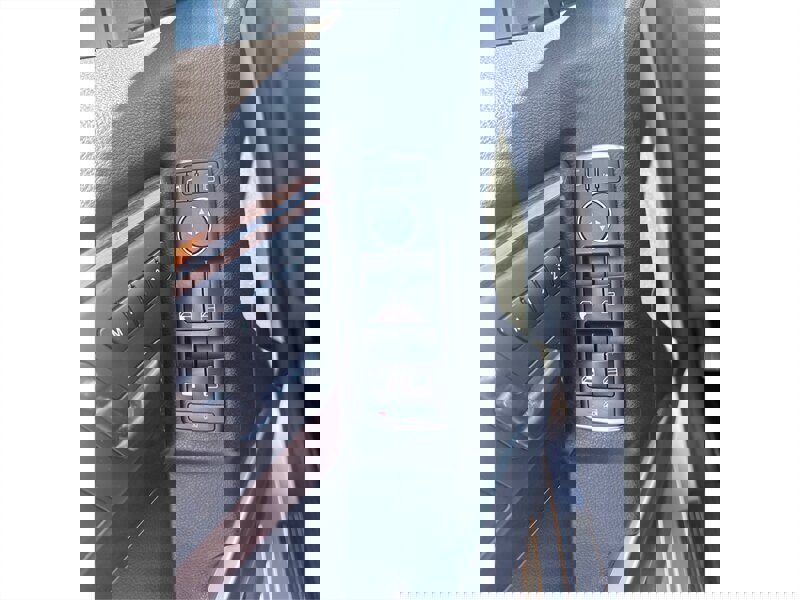 Used 2011 Mercedes-Benz GLK 350 4MATIC image 55