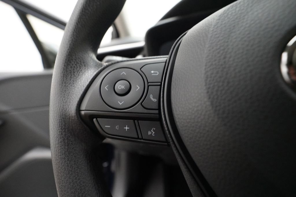 Used 2025 Toyota Corolla LE FWD image 17