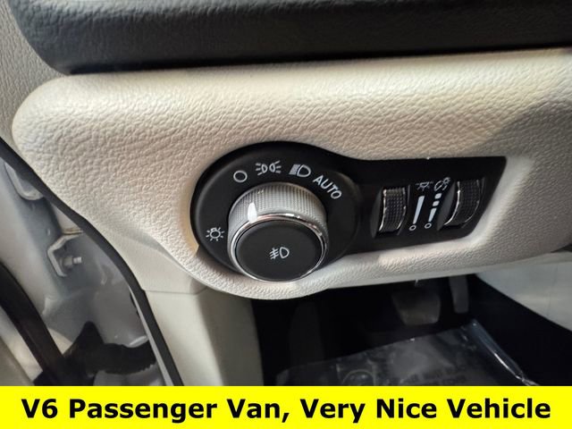 Used 2024 Chrysler Pacifica Touring-L image 22