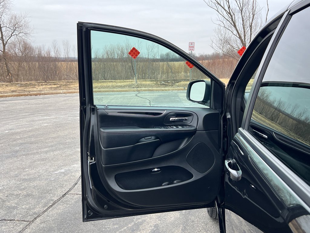 Used 2020 Dodge Grand Caravan SE image 10
