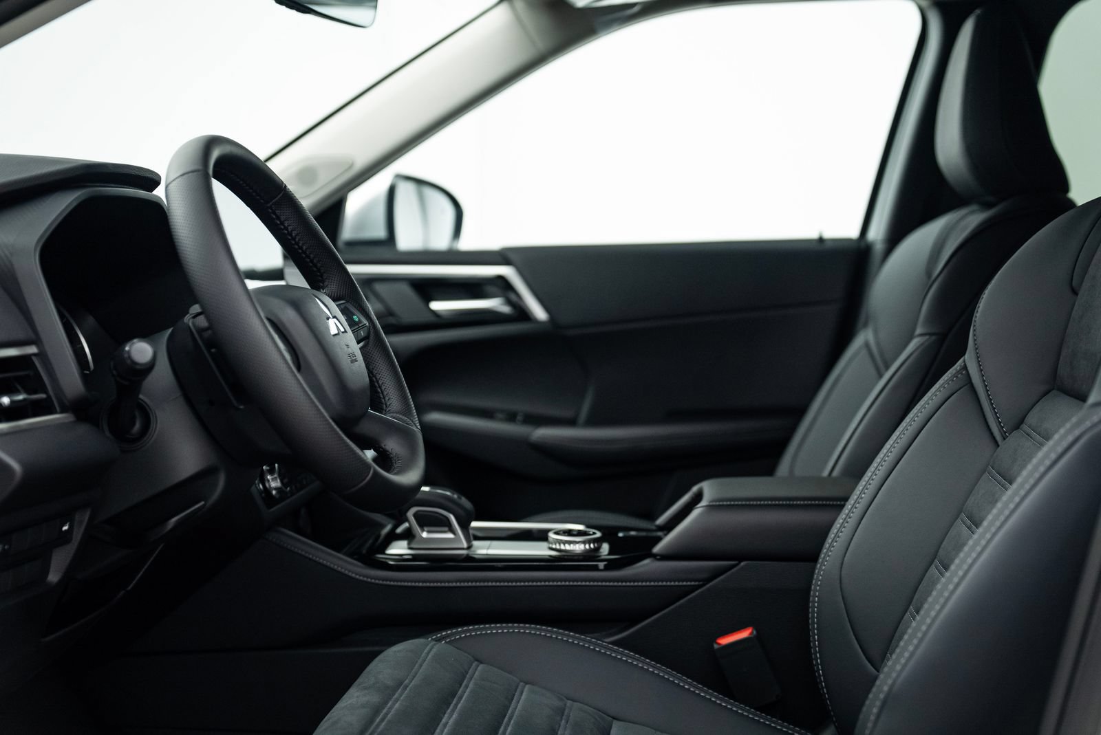 Used 2025 Mitsubishi Outlander SE AWD/4WD image 10