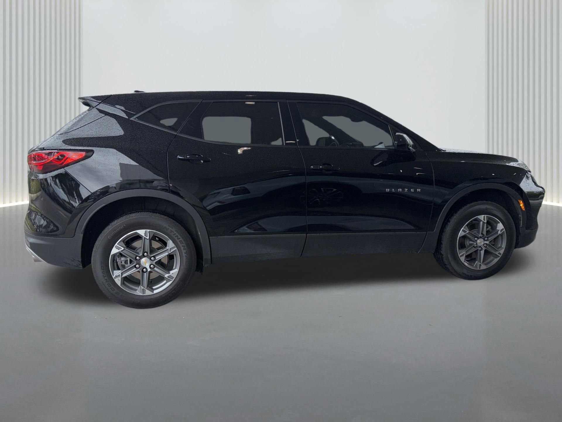 Used 2024 Chevrolet Blazer LT FWD image 3