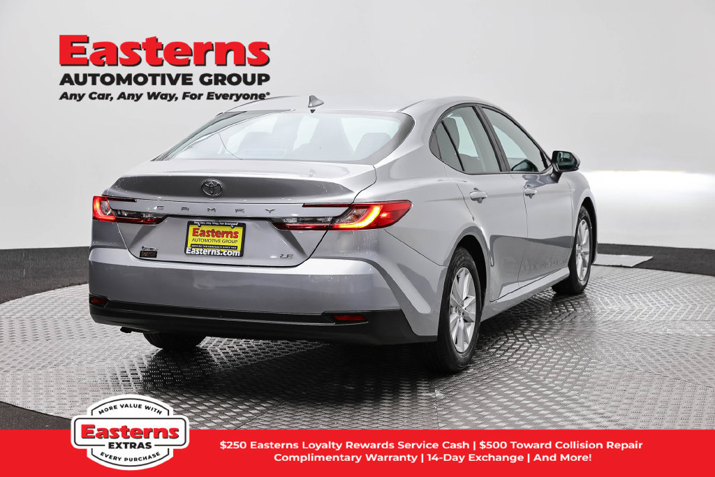 Used 2025 Toyota Camry LE FWD image 5