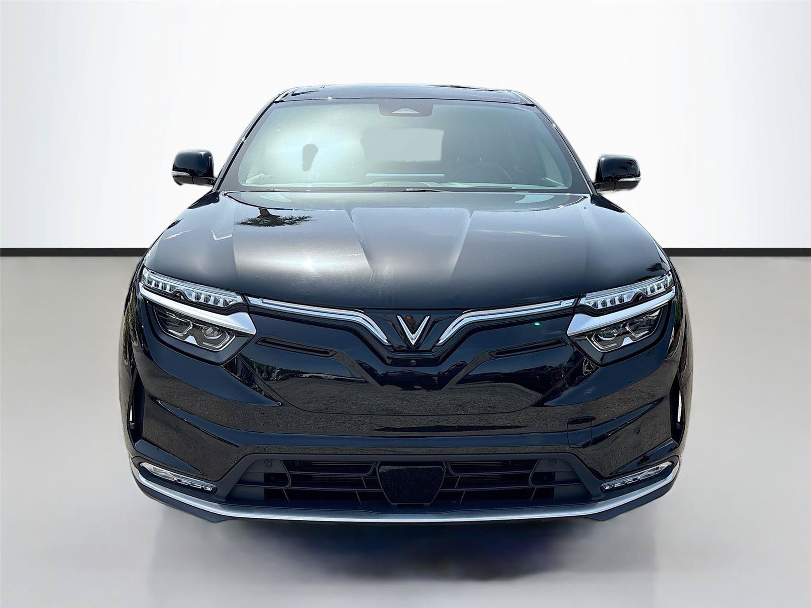 New 2025 VinFast VF 8 Plus AWD/4WD image 2