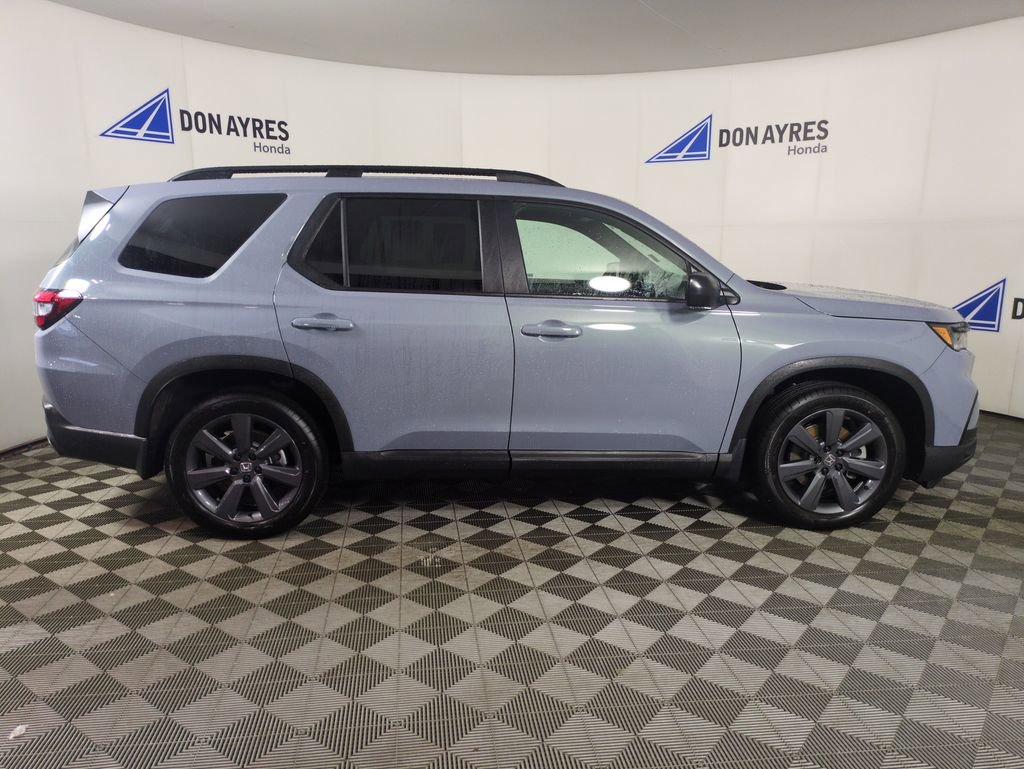 Used 2025 Honda Pilot Sport image 10
