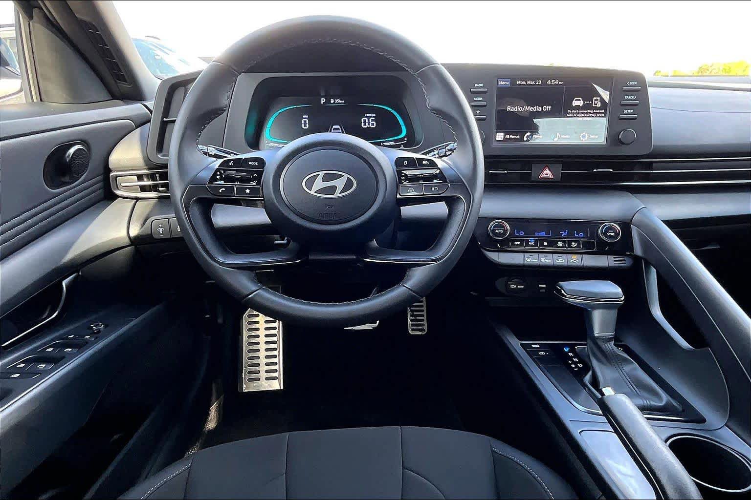 Certified 2025 Hyundai Elantra Sport image 12