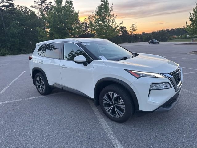 Used 2021 Nissan Rogue SV image 1