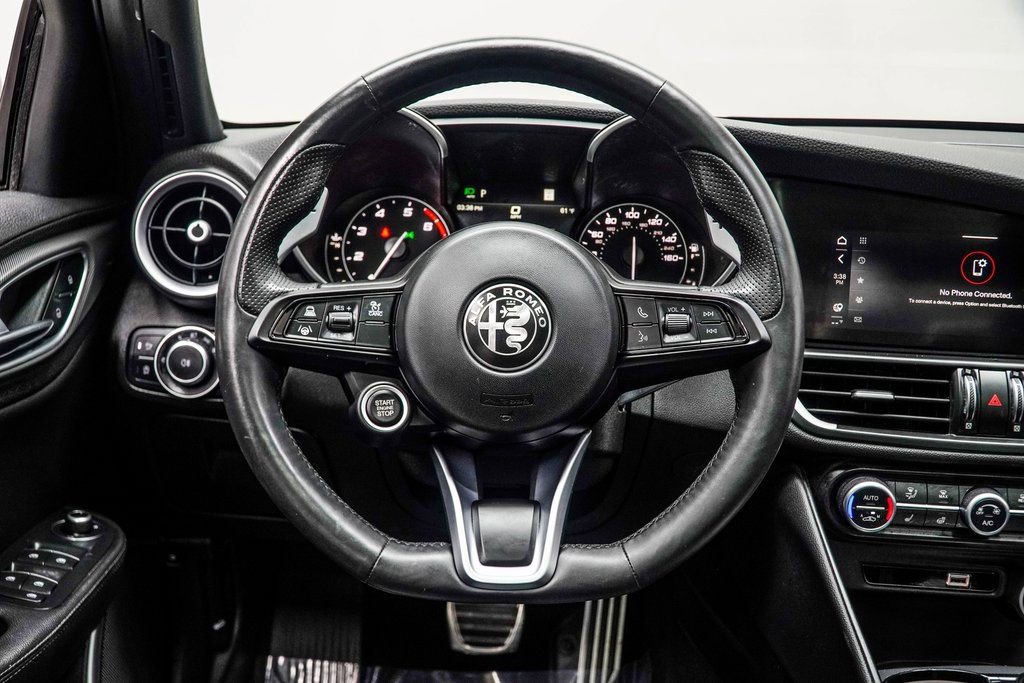 Used 2023 Alfa Romeo Giulia Veloce image 16