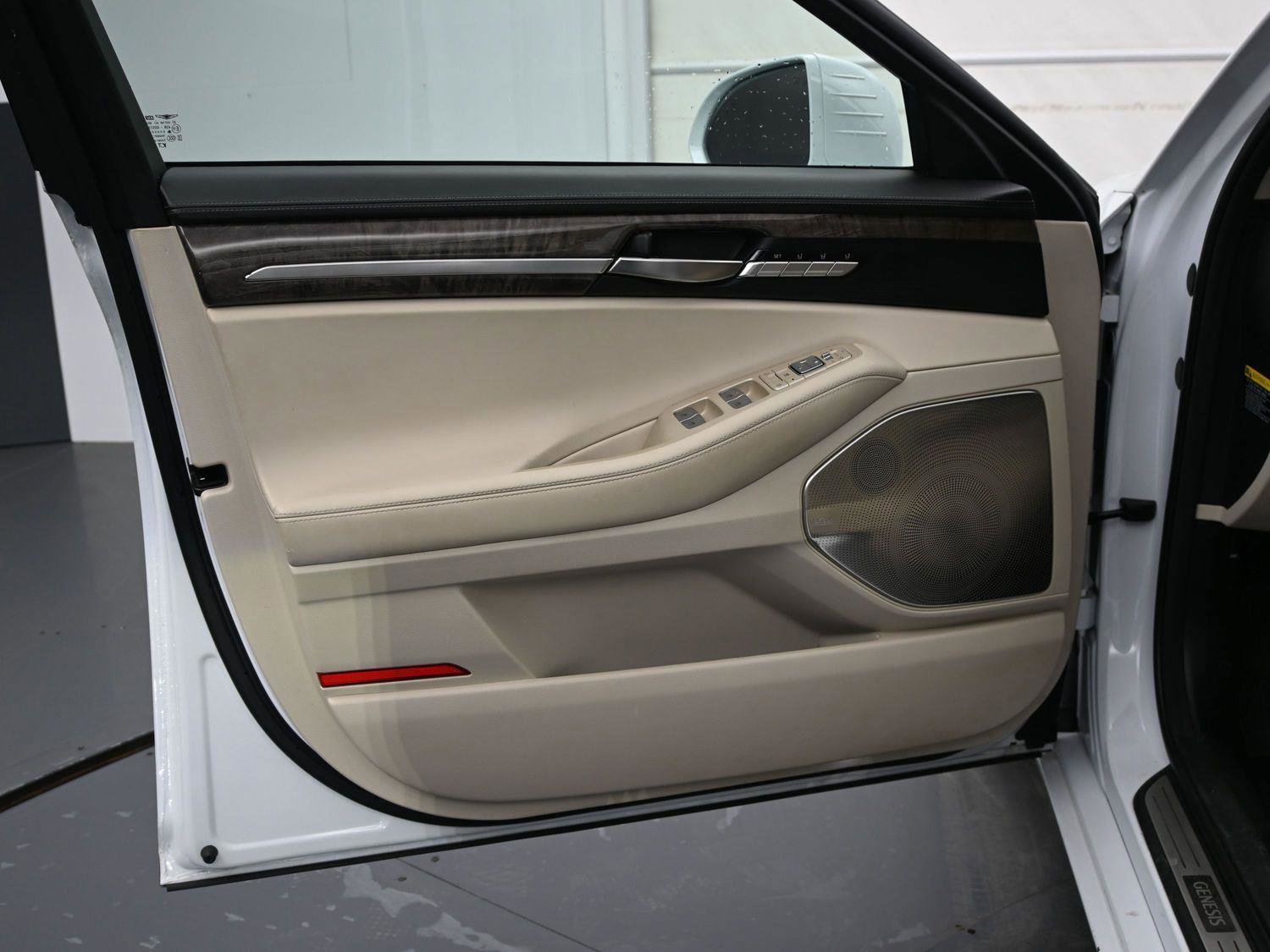 Used 2019 Genesis G90 5.0 Ultimate image 10