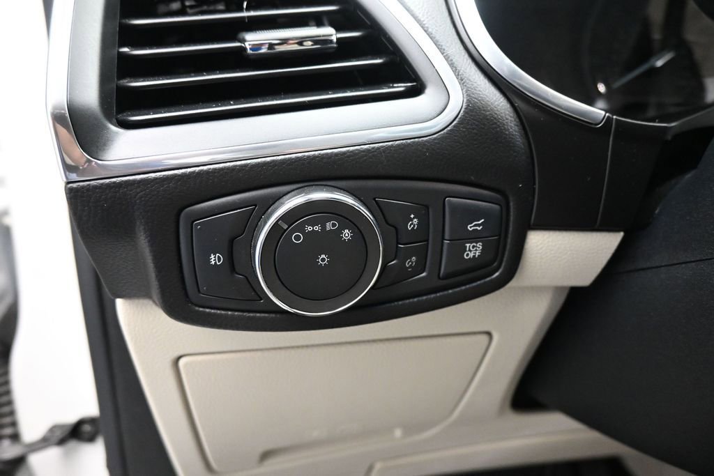 Used 2020 Ford Edge Titanium FWD image 12