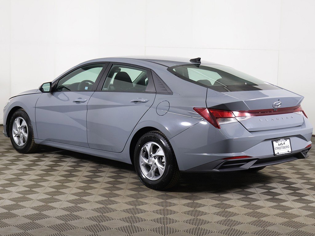 Used 2021 Hyundai Elantra SE image 8