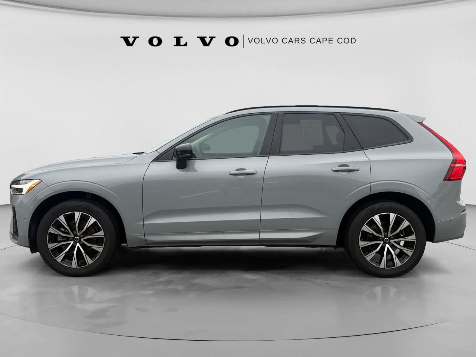 Used 2024 Volvo XC60 B5 Plus w/ Protection Package Premier AWD/4WD image 4