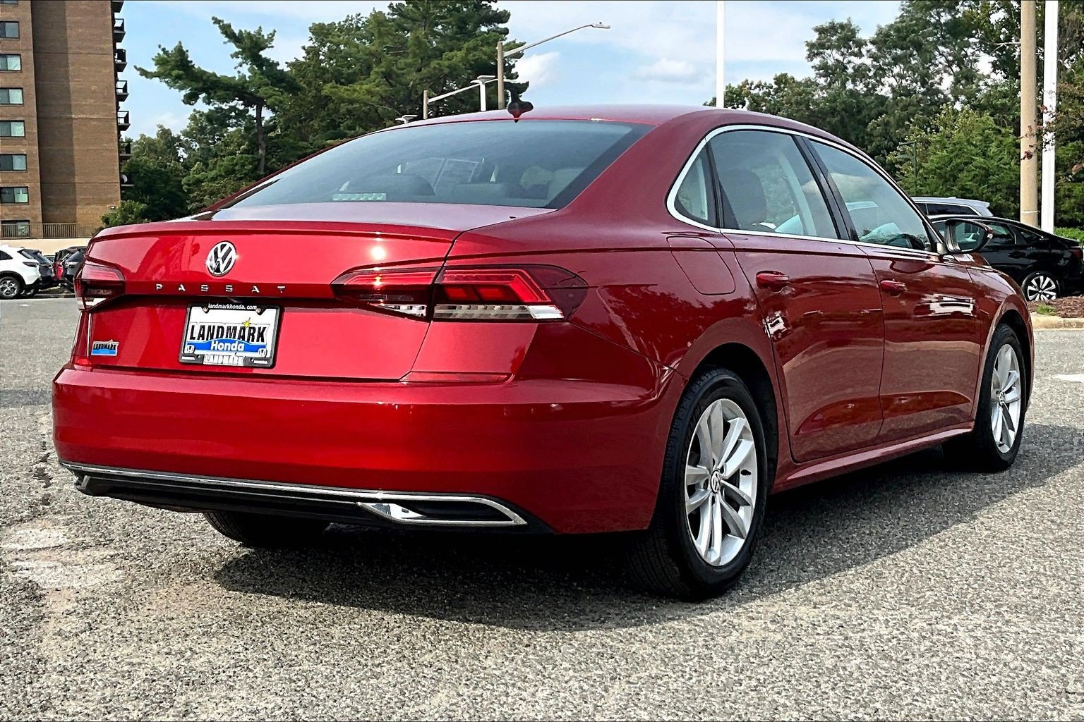 Used 2020 Volkswagen Passat 2.0T SE FWD image 2