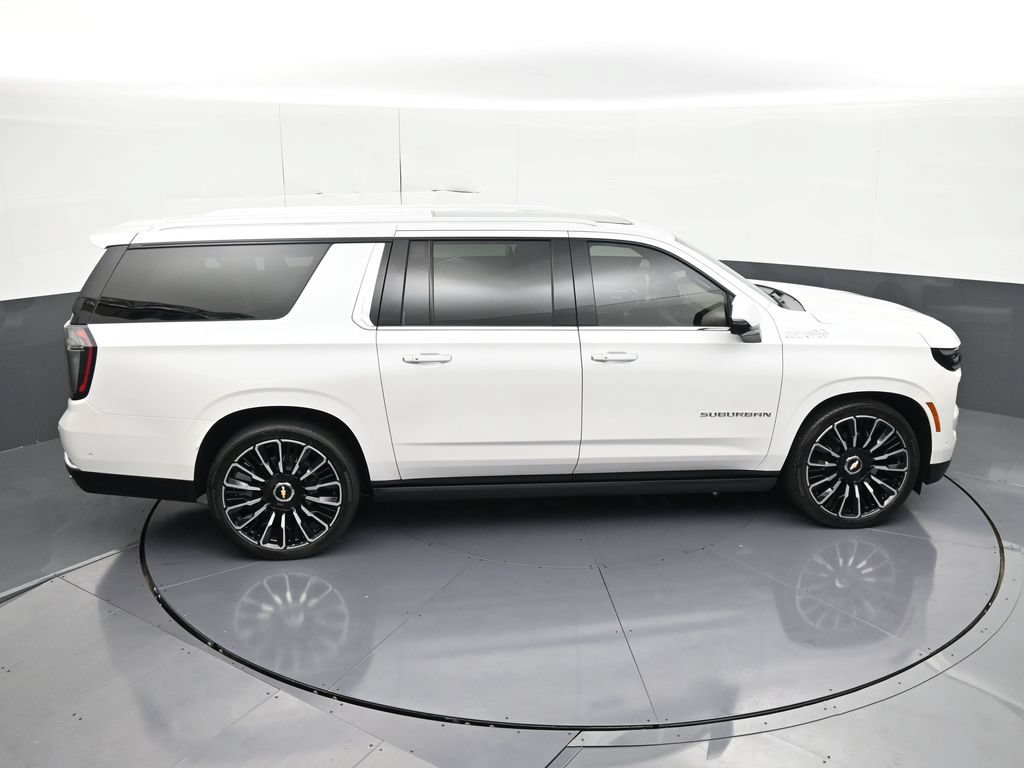 Used 2025 Chevrolet Suburban High Country AWD/4WD image 21