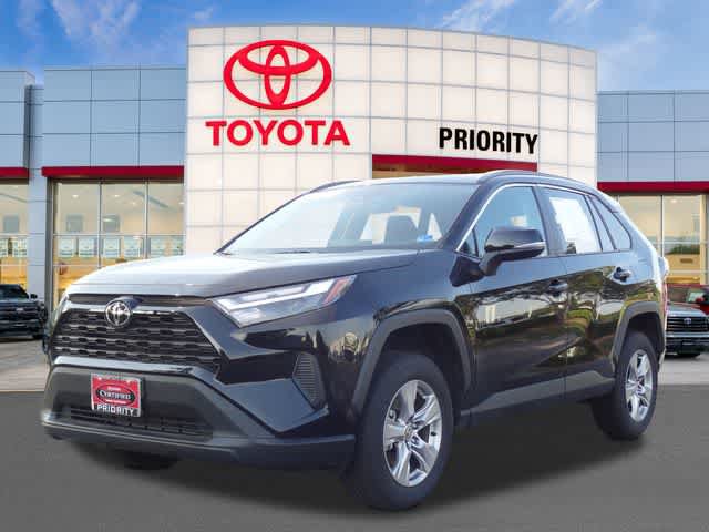 Certified 2025 Toyota RAV4 XLE AWD/4WD image 1